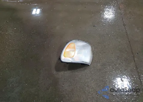 1999 Toyota Sienna Le z USA, uszkodzony, nr VIN 4T3ZF13C6XU093193